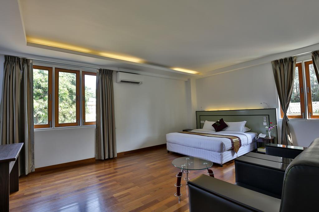 Sky View Hotel Yangon Exteriör bild