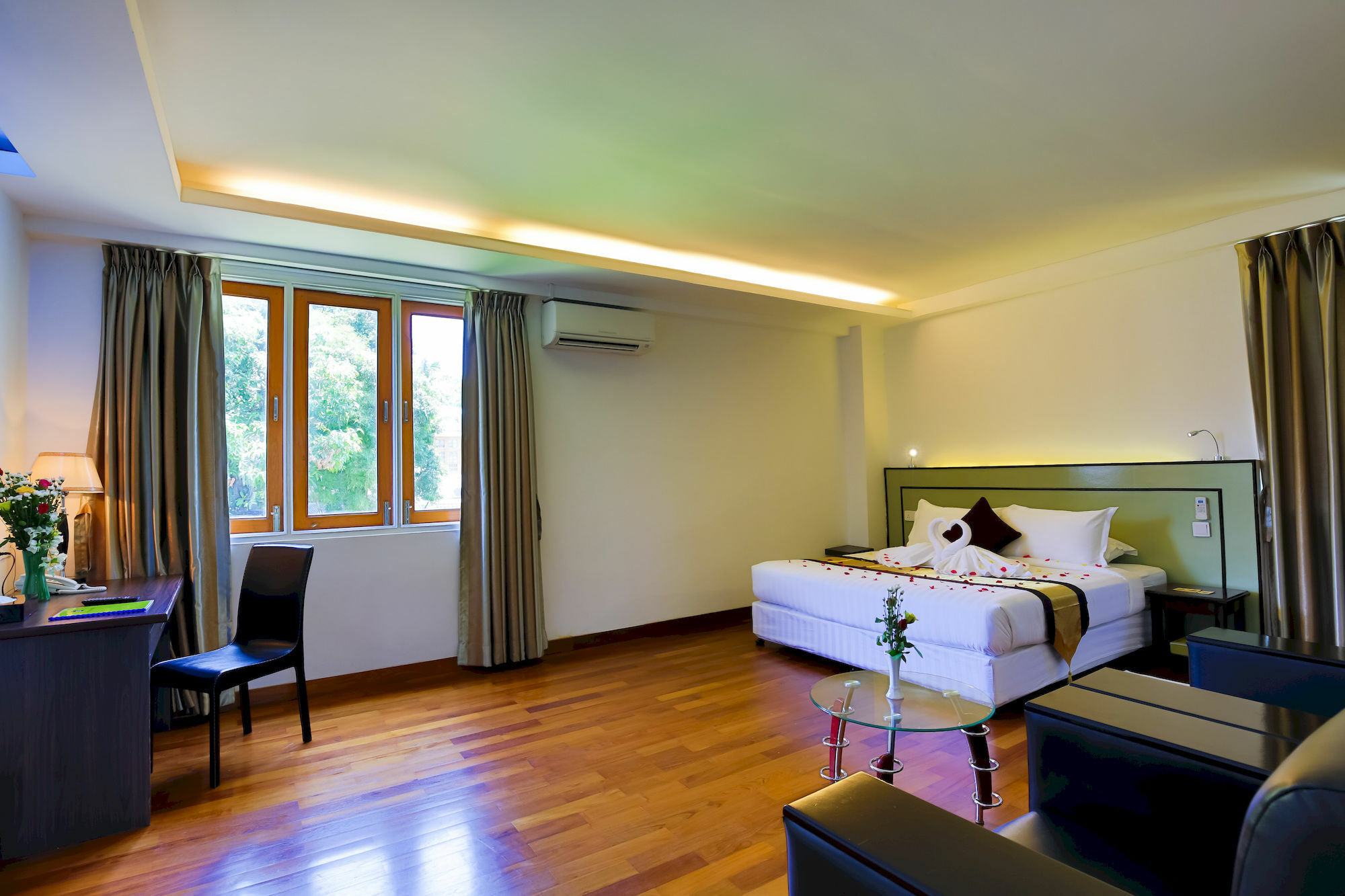 Sky View Hotel Yangon Exteriör bild
