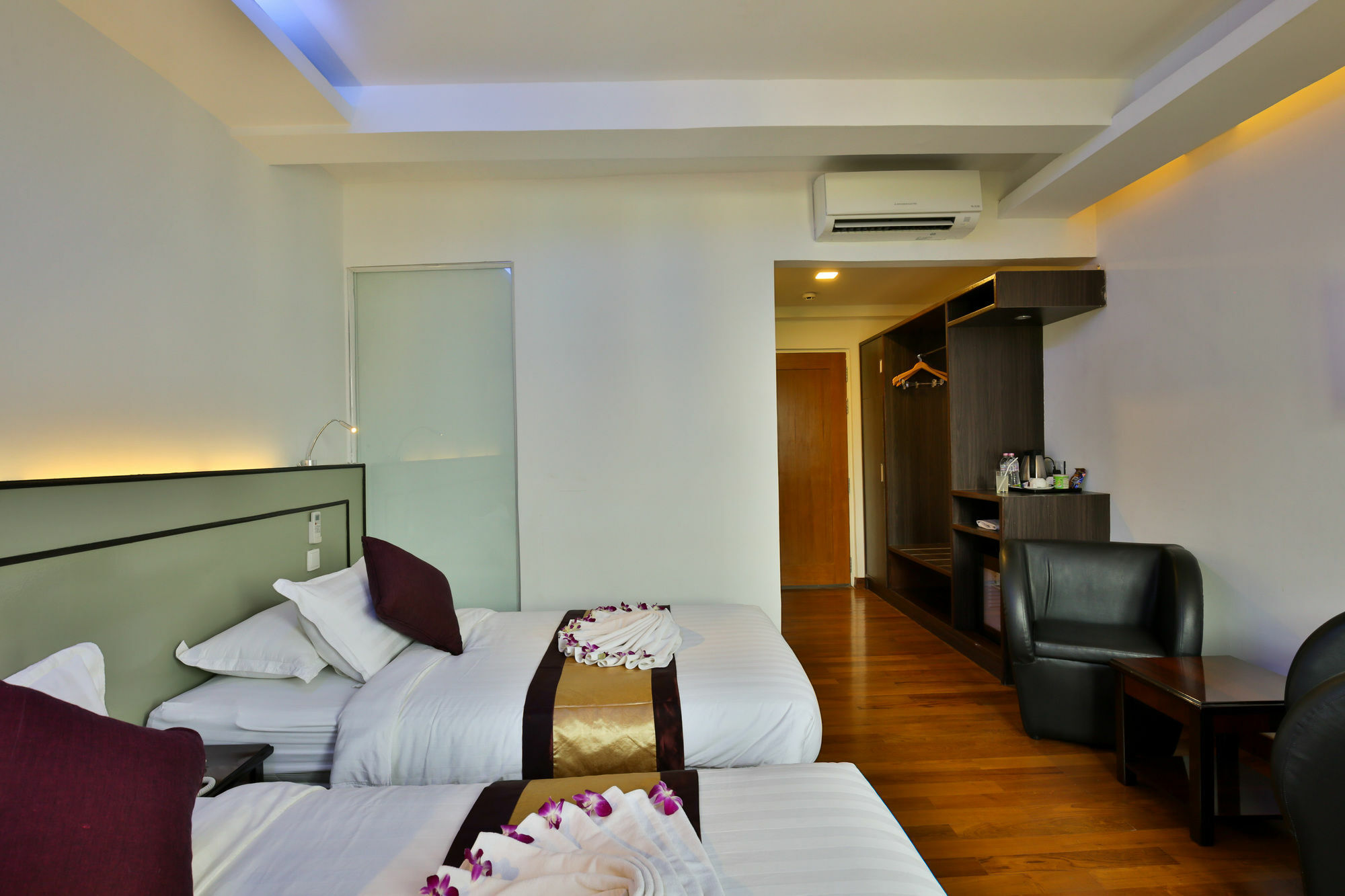 Sky View Hotel Yangon Exteriör bild