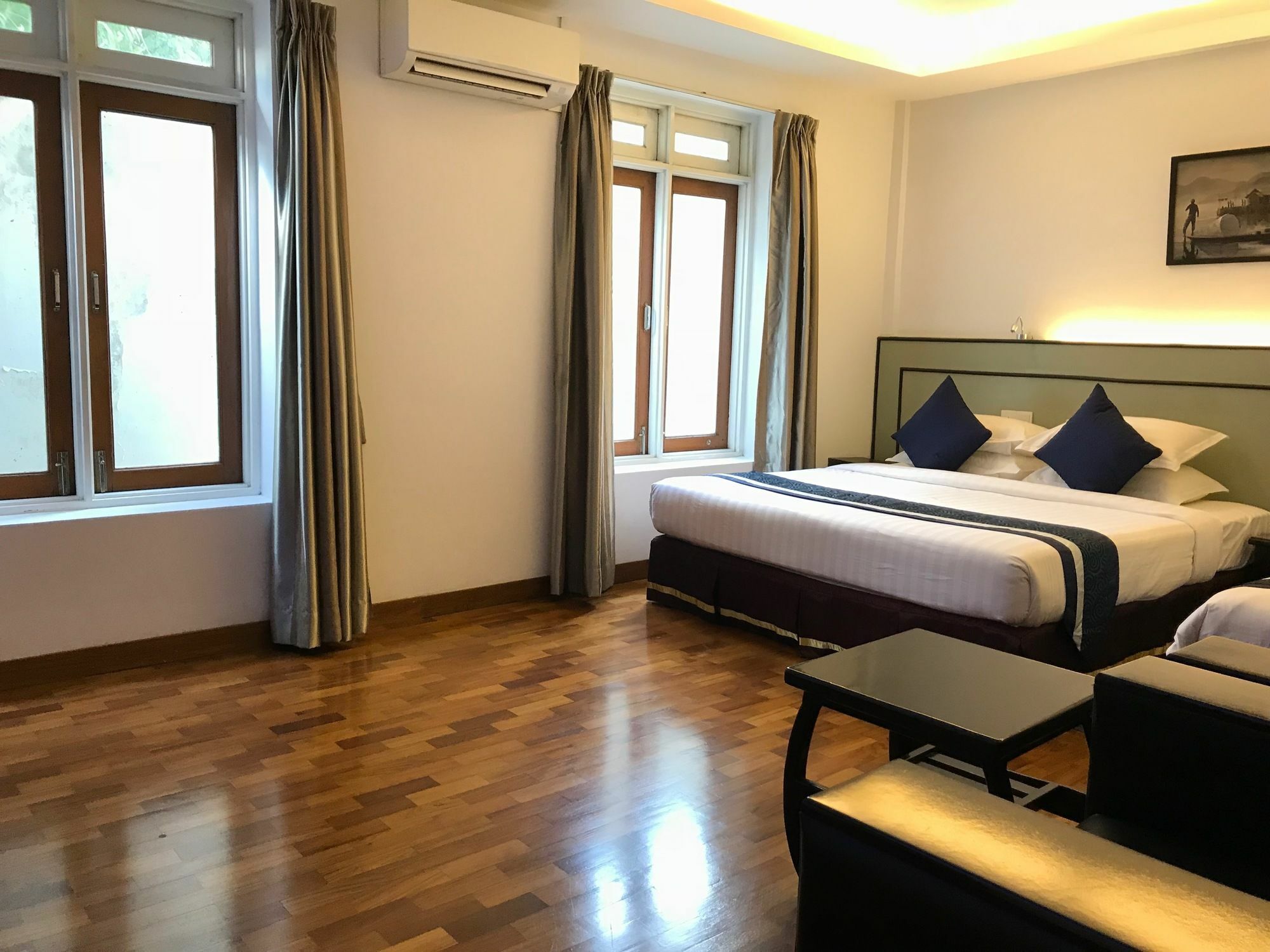 Sky View Hotel Yangon Exteriör bild